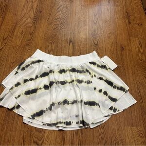 Lululemon Athletica Black and White Tiered Skater Mini skirt court rival HR